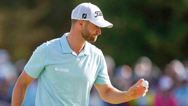 Wyndham Clark acknowledges the crowd in the final round of the 2023 U.S. Open.